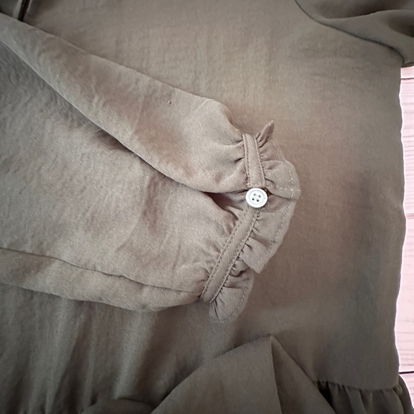 Loft Olive Green Blouse Size Large
Lined Lightweight Office Church Career Dress - Picture 4 of 7